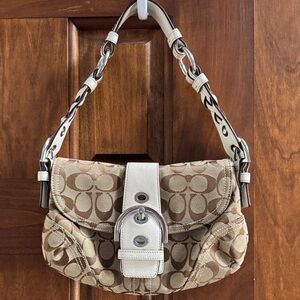 Coach Signature Canvas Shoulder Bag in Khaki/Chalk soho y2k